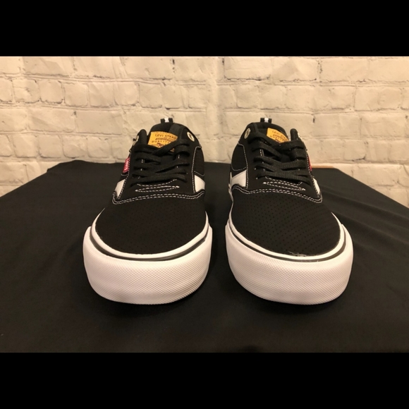 NIB Levi's Lance black & white canvas sneakers - Size 8 - Picture 2 of 10